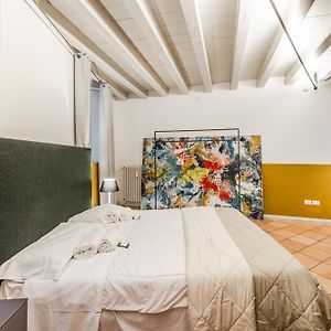 Estudio con Cama Queen